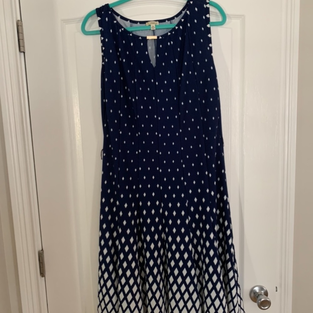 Sleeveless navy and white dress